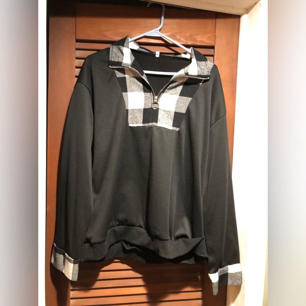 Black and plaid top. Size XL